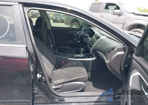 2015 Nissan Altima 2.5 Sv z USA, uszkodzony, nr VIN 1N4AL3AP1FC166579